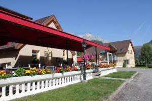Neyrette-Restaurant-Terrasse