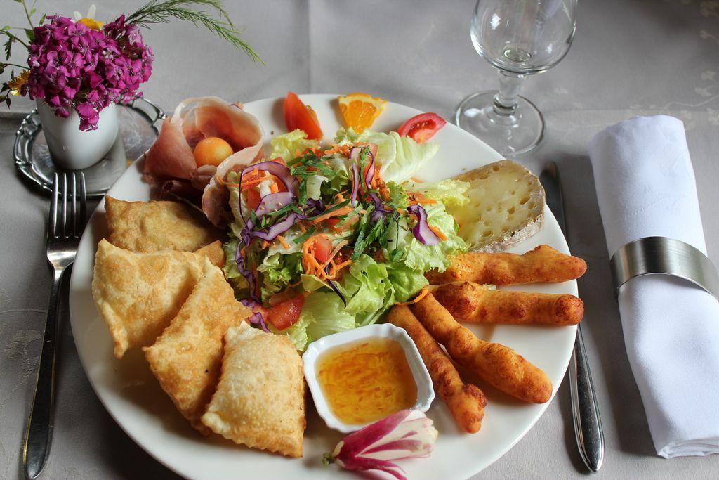 Assiette de terroir du restaurant La Neyrette